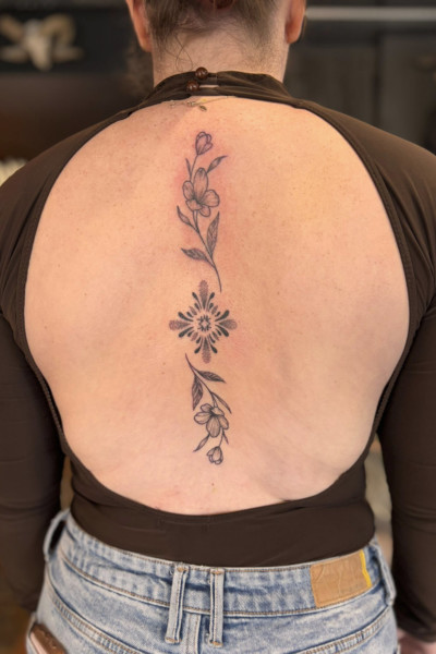 Image of a fineline spine tattoo by liv valentine
